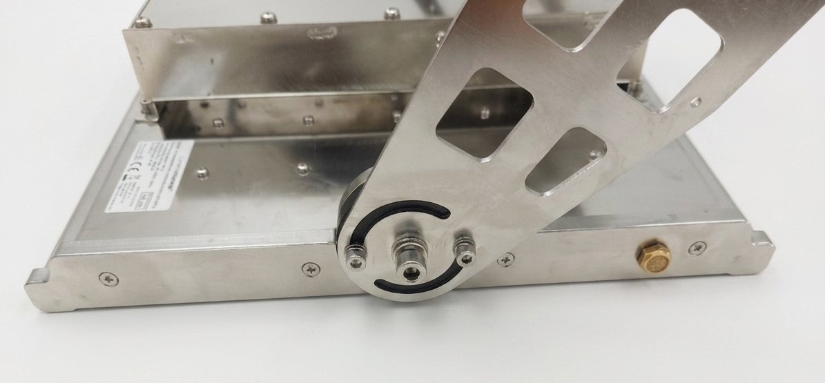 Side view — pivot detail